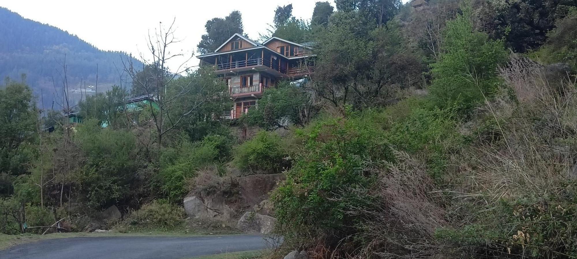 Tirthan Hilltop Home Stay Banjār Exterior foto