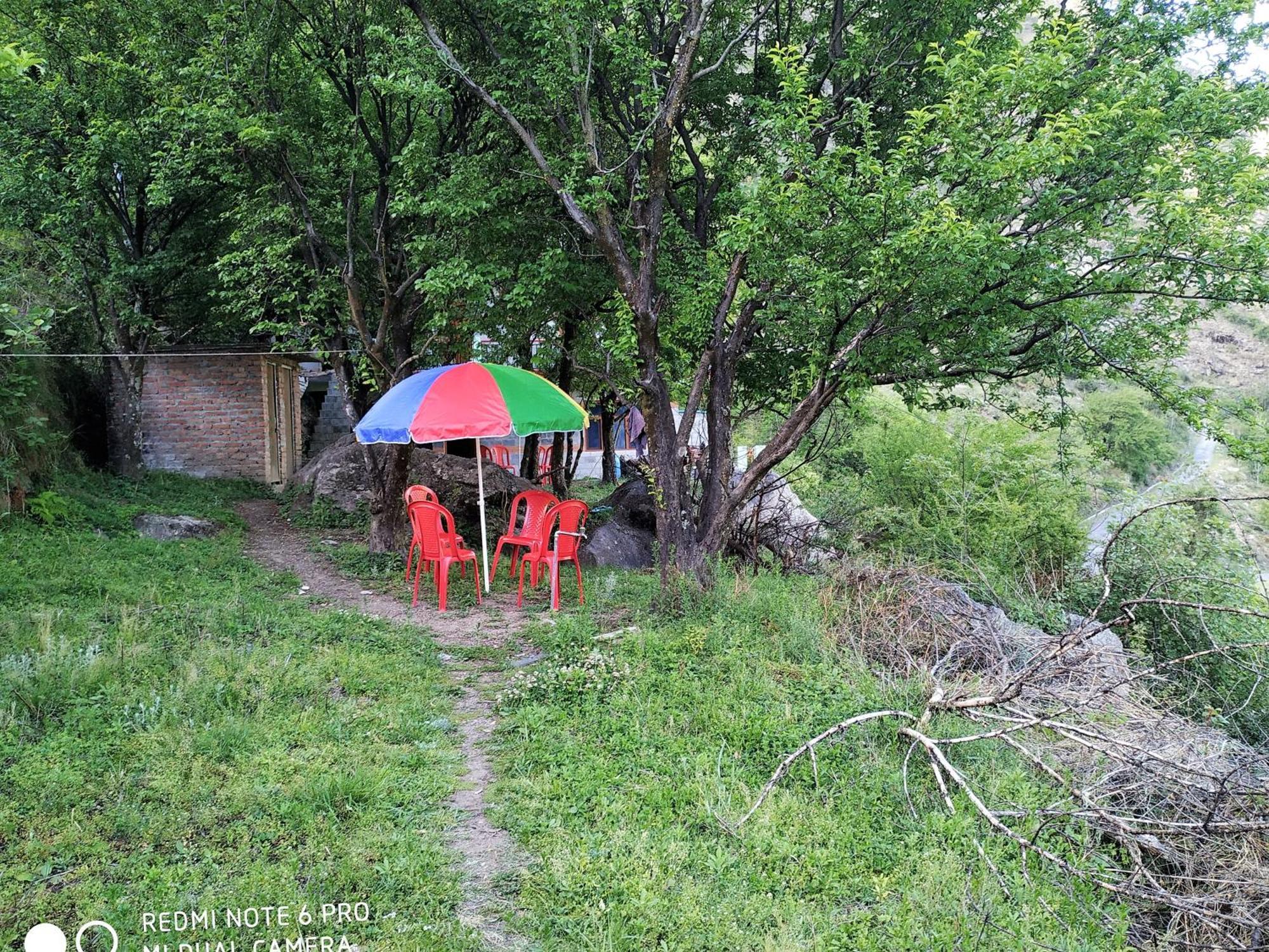 Tirthan Hilltop Home Stay Banjār Exterior foto