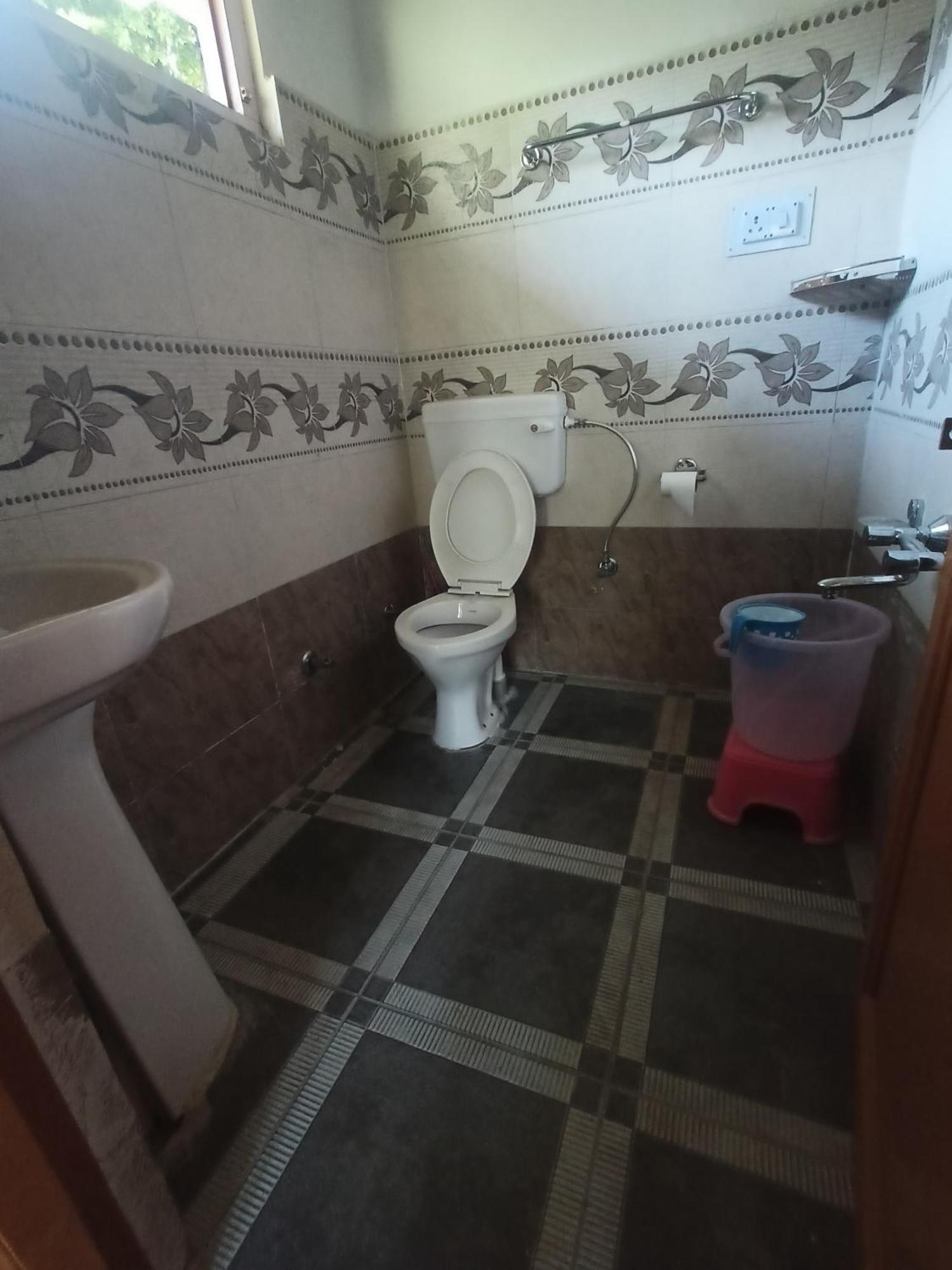 Tirthan Hilltop Home Stay Banjār Exterior foto