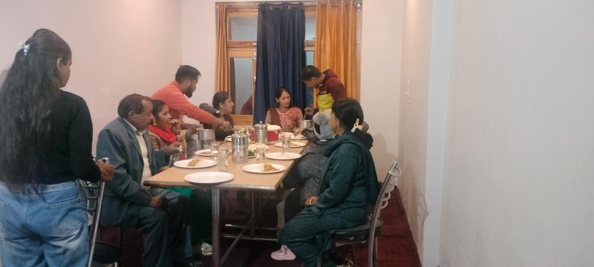 Tirthan Hilltop Home Stay Banjār Exterior foto