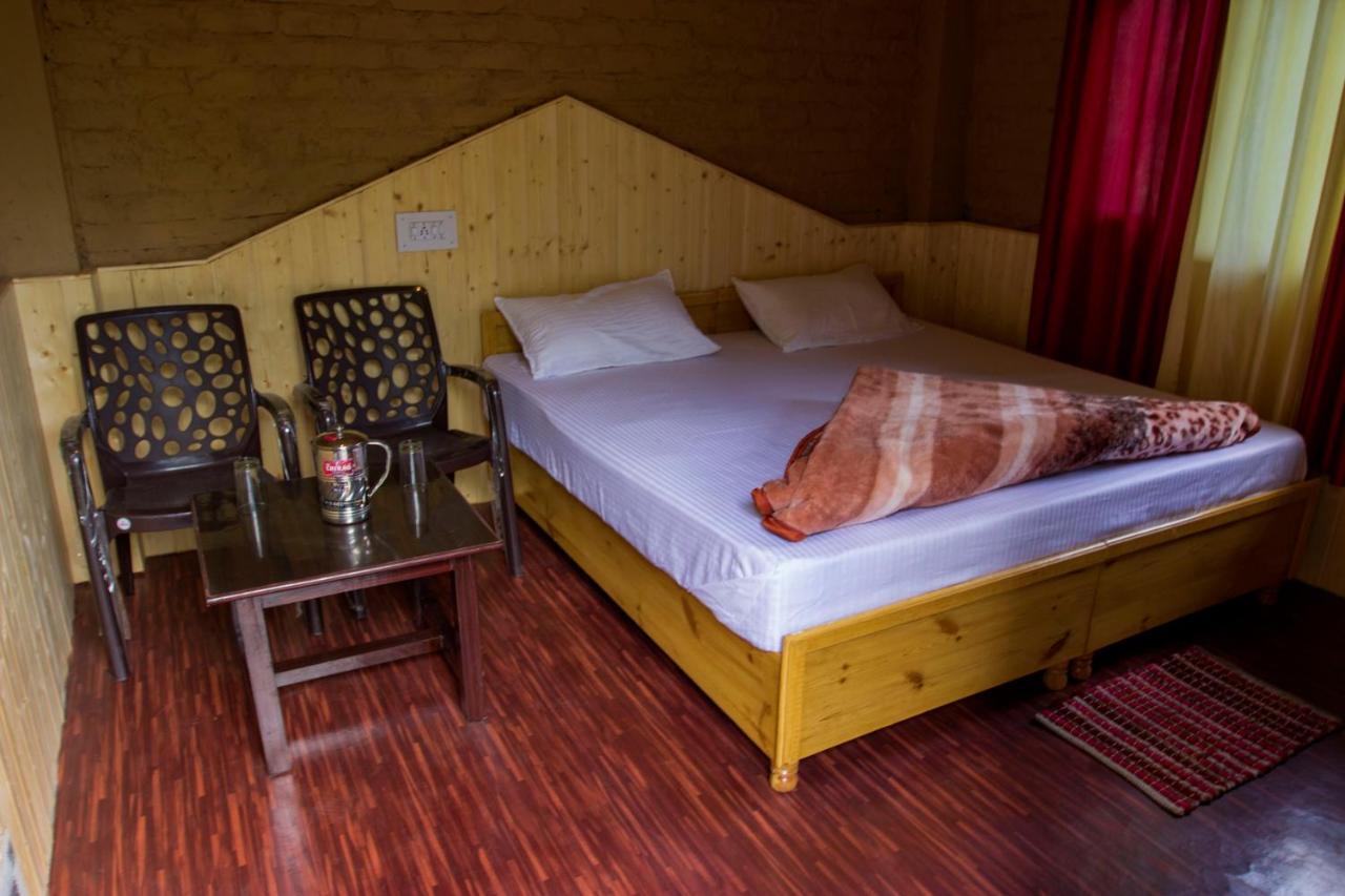 Tirthan Hilltop Home Stay Banjār Exterior foto