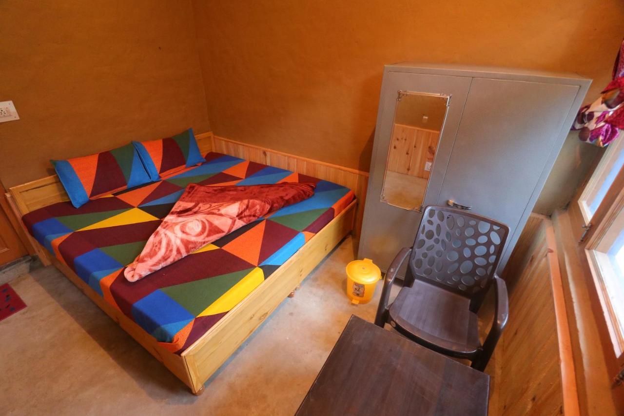 Tirthan Hilltop Home Stay Banjār Exterior foto
