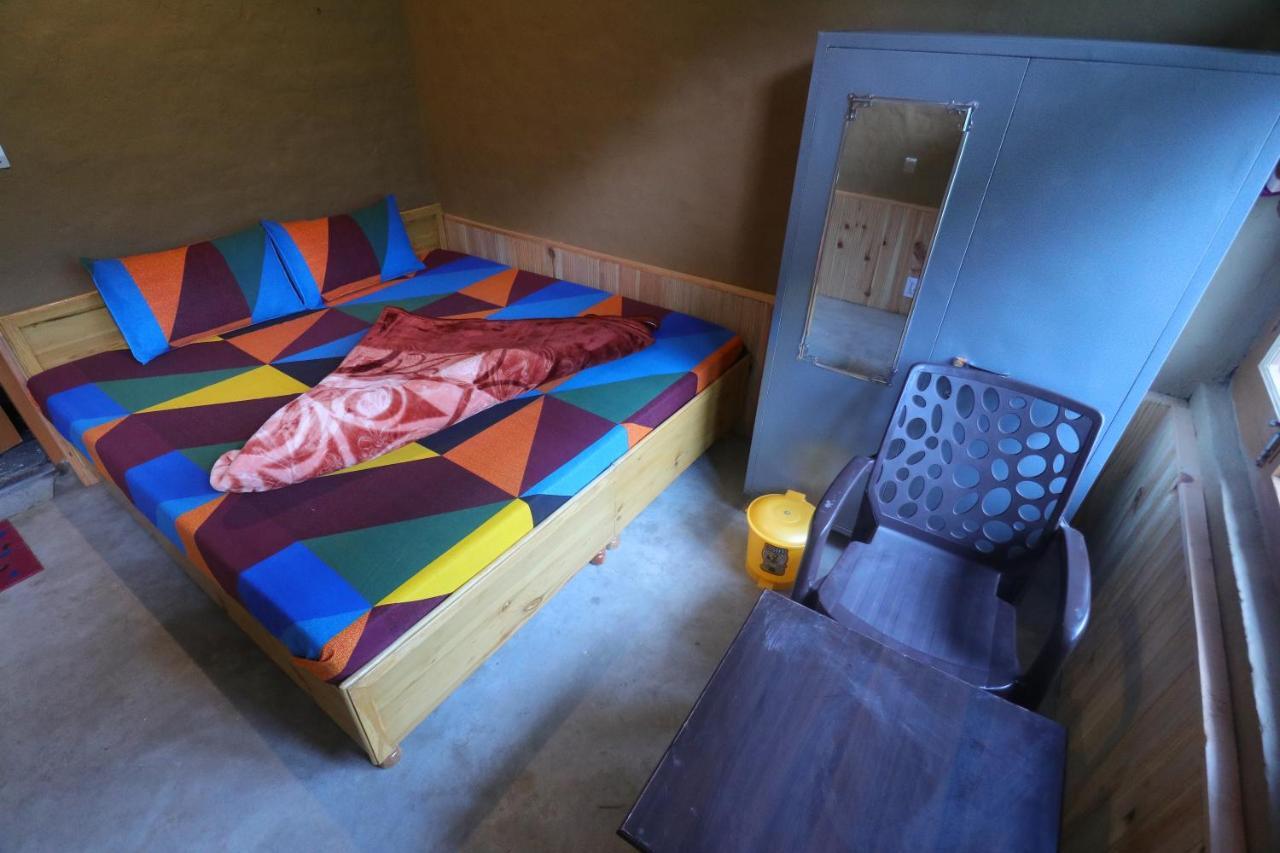 Tirthan Hilltop Home Stay Banjār Exterior foto